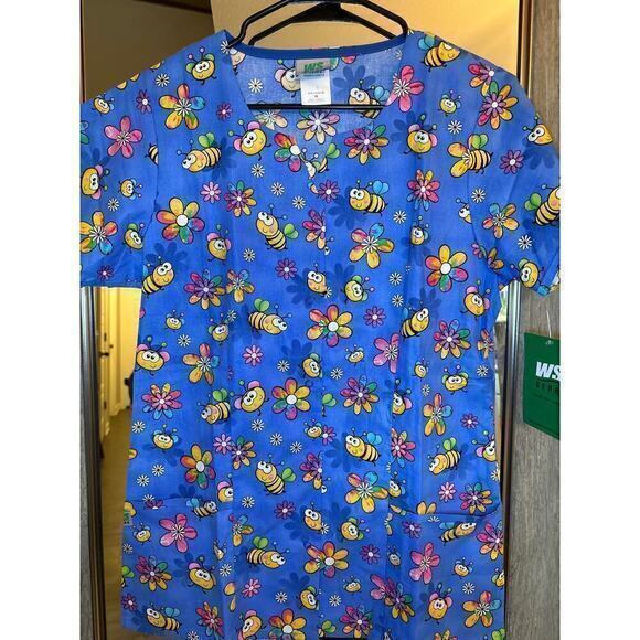White Swan scrub‎ top Medium bees print - Picture 1 of 2
